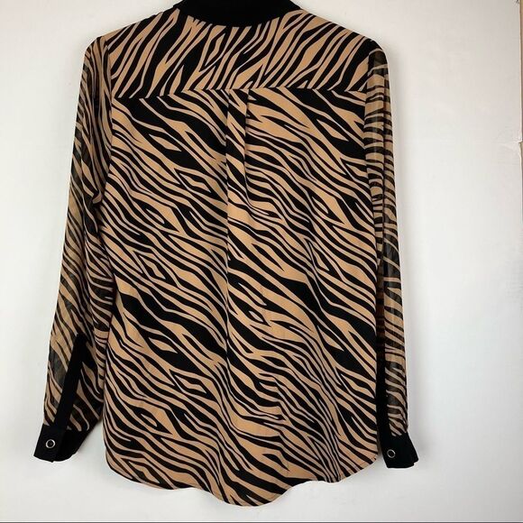 Anne Klein • Button-up Zebra Print Shirt - Picture 3 of 8